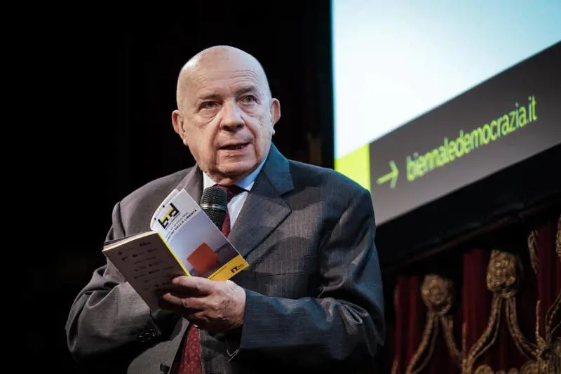 "Verminaio politico". Zagrebelsky attacca e difende la giudice pro migranti