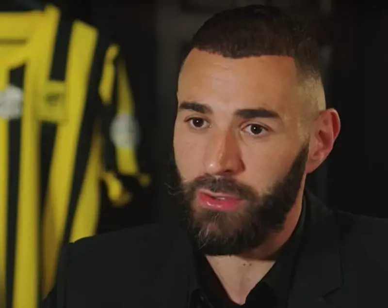 L'addio ai social, la scomparsa e l'apparizione a Madrid: è bufera su Benzema