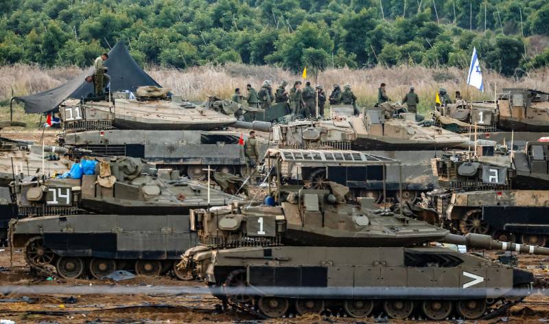 Soldati israeliani si esercitano in una località militare segreta al confine con Gaza