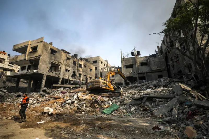 Hamas libera altri ostaggi (e lancia i razzi dagli asili). "I due italiani sono morti"