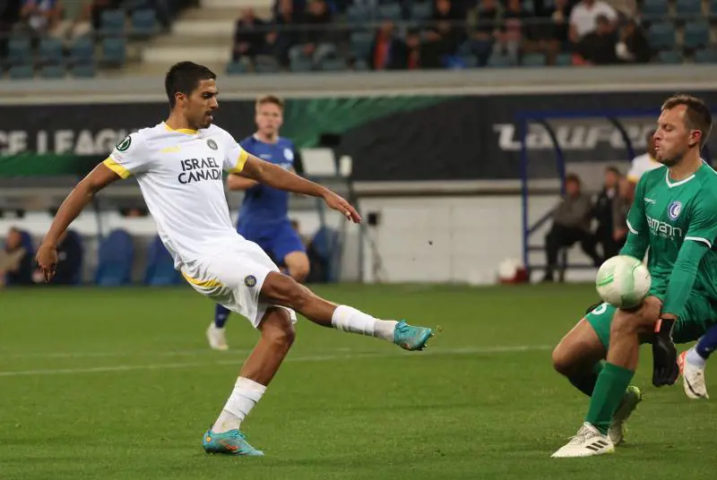 No ai tifosi del Maccabi Tel Aviv, bufera antisemitismo a Birmingham. Ira di Israele: "Vergogna"
