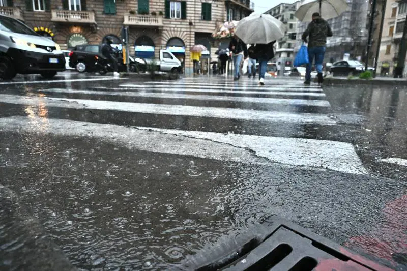 Meteo, tra quattro giorni cambia tutto: arrivano pioggia e neve