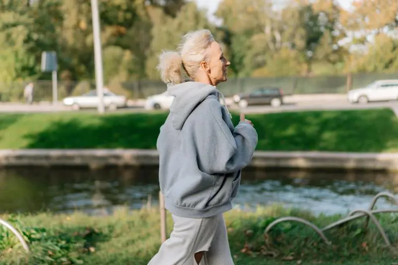 Over, 6 modelli imperdibili di tute perfette per il fitness e la comodità casalinga