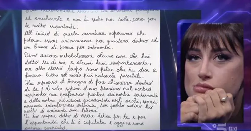 “Non mi vuole bene…”. Letizia in lacrime dopo la lettera del fidanzato al GF 23