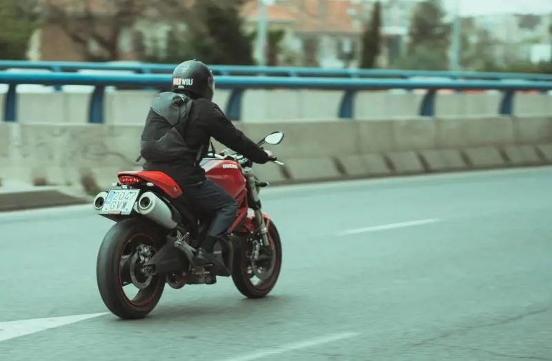 Abbigliamento per la moto, scopri i 7 articoli davvero irrinunciabili 