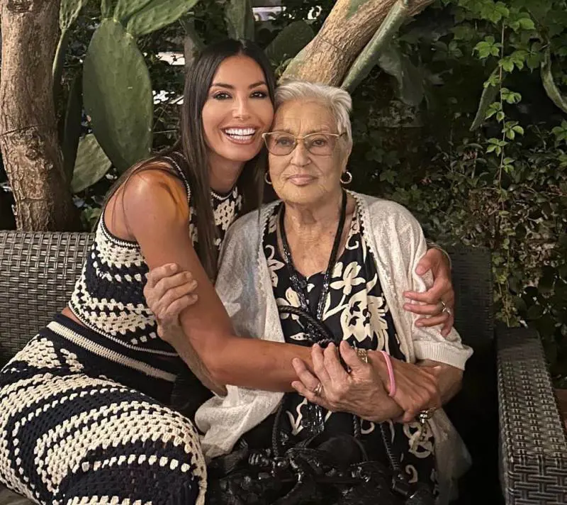 "Il mio cuore è pieno di tristezza e dolore...". L'annuncio di Elisabetta Gregoraci