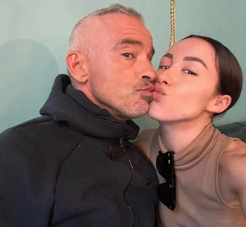 “Vorrei proteggerti dal dolore…”. Aurora Ramazzotti scrive a papà Eros