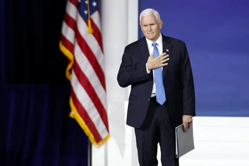 "Non è il mio momento". Pence lascia la corsa per le presidenziali