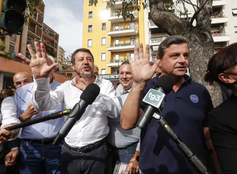 "Sei un ominicchio". Così Salvini asfalta Calenda