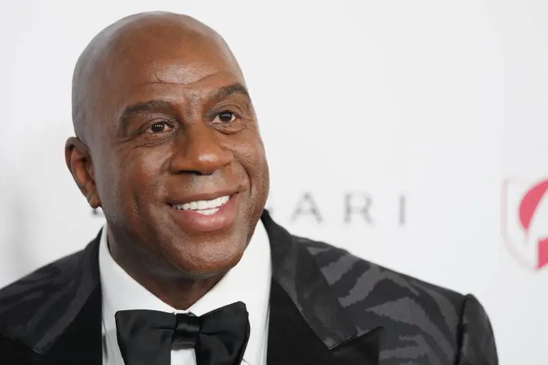 Magic Johnson entra nel club degli atleti miliardari con Jordan e LeBron