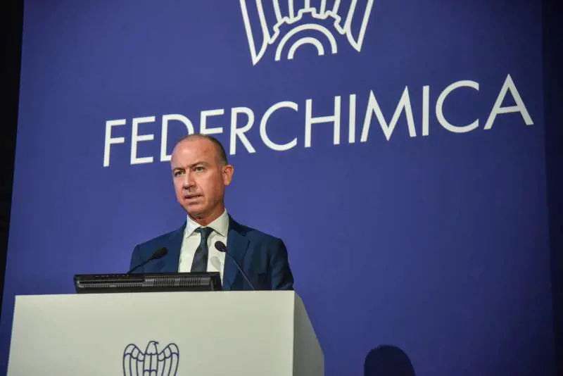 Chimica in retromarcia, pesa ancora l'energia