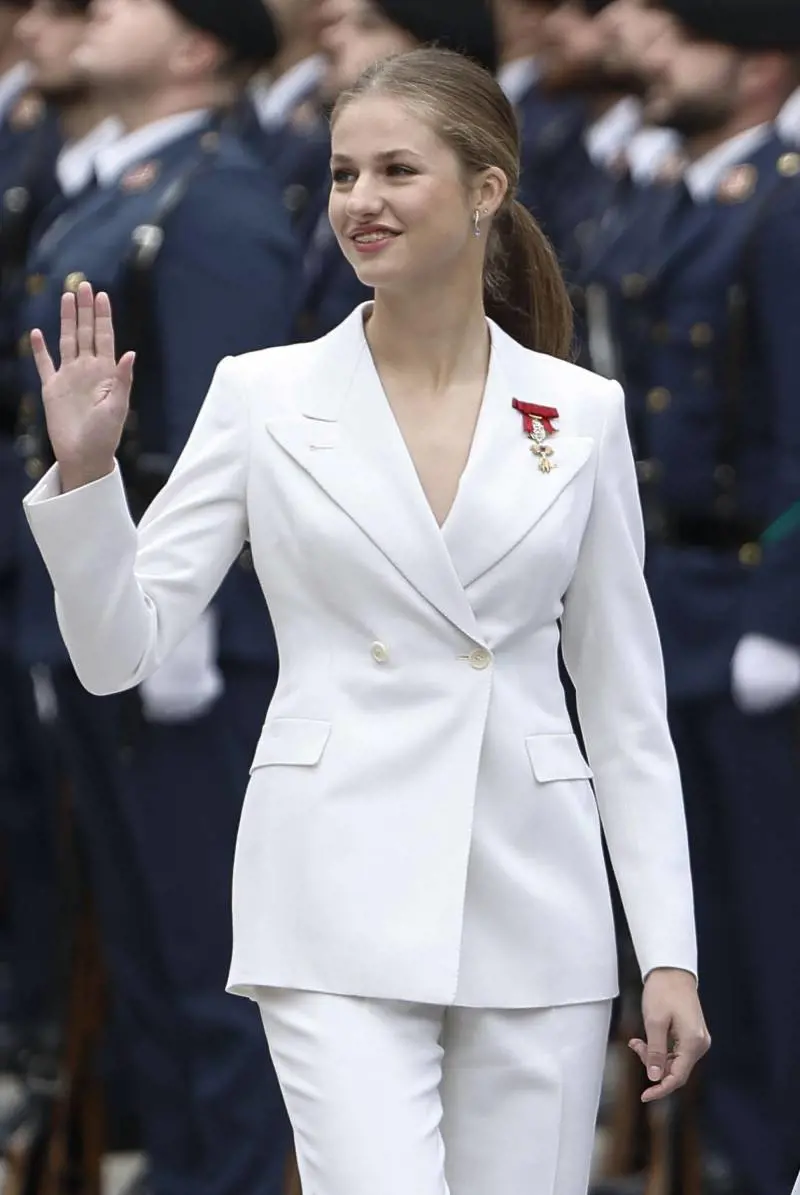 Leonor giura sulla costituzione: così nasce la futura Regina di Spagna