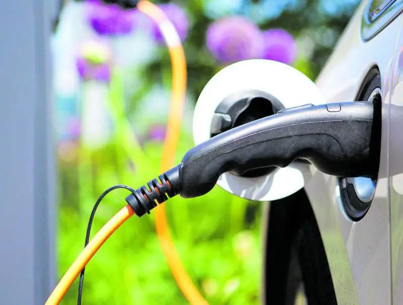 Quanto ci costano le auto elettriche