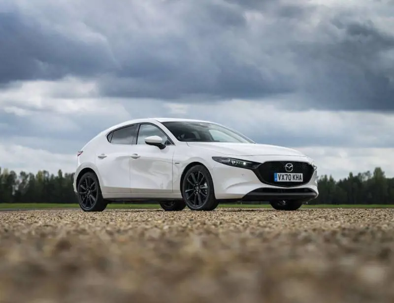 Mazda3, buon anniversario: i primi 20 anni della hatchback giapponese