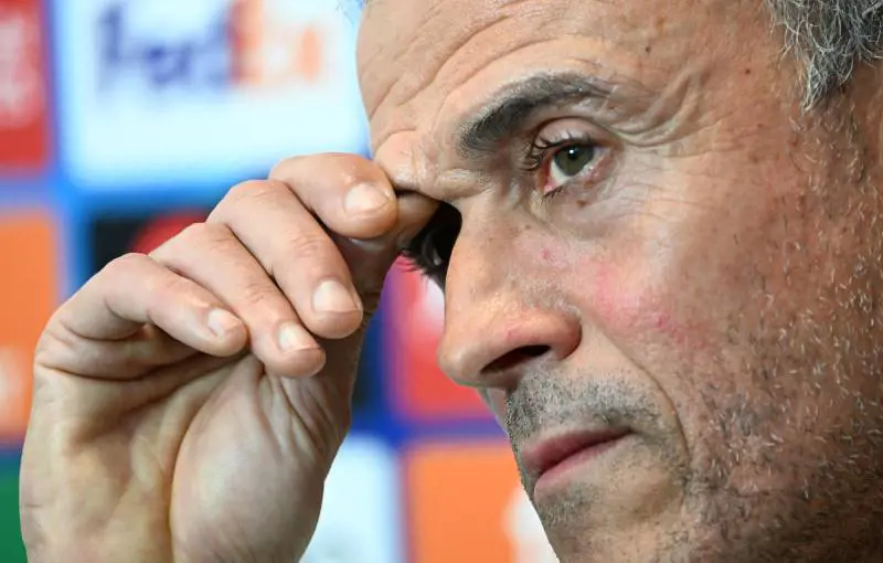 Paura per Luis Enrique: cade in bici e finisce in ospedale, sarà operato. Come sta il tecnico del Psg