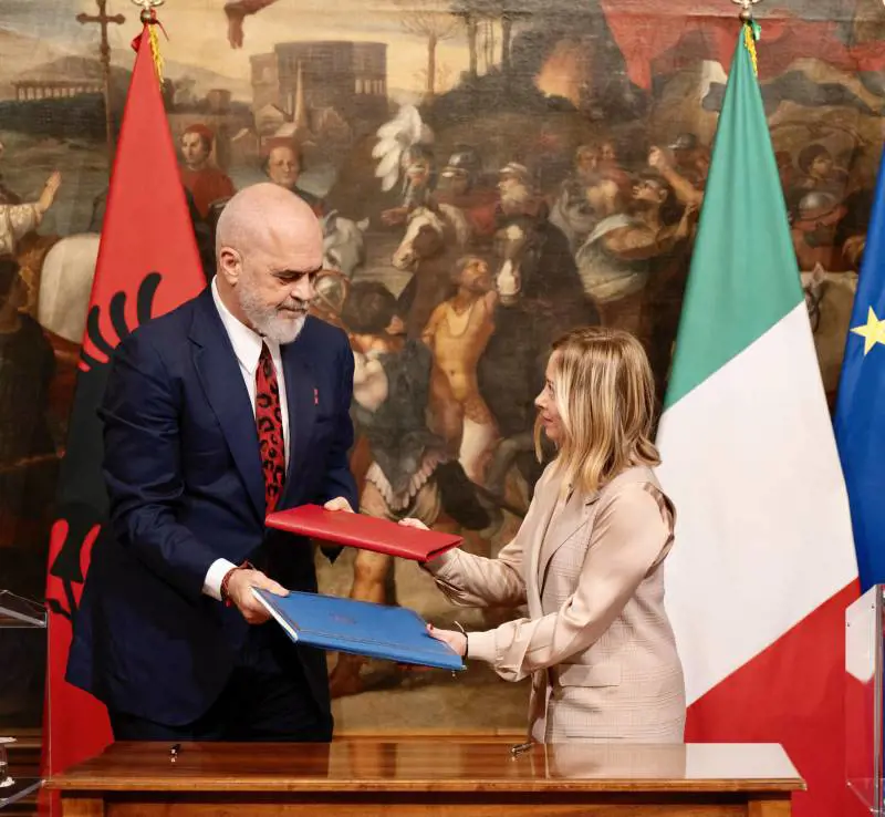 Stop già previsto da Roma e Tirana. Ma il patto con Edi Rama reggerà