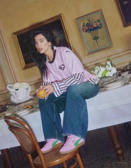 Dua Lipa tifa Palermo? Cosa c'è dietro lo scatto che fa impazzire i tifosi