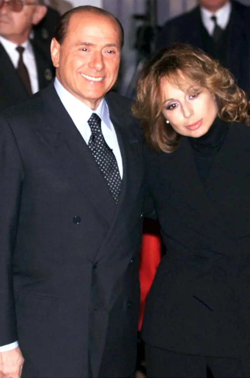 Marina Berlusconi asfalta De Benedetti: "Non ne ha mai azzeccata una"