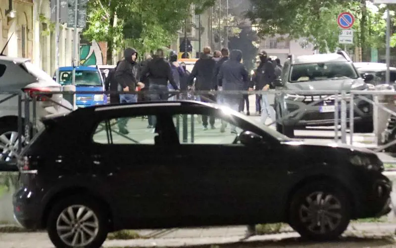 Ultrà napoletani e concittadini di Donnarumma con i francesi