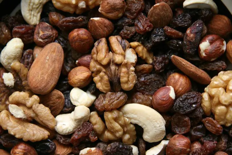 Frutta secca, quanta mangiarne e i benefici