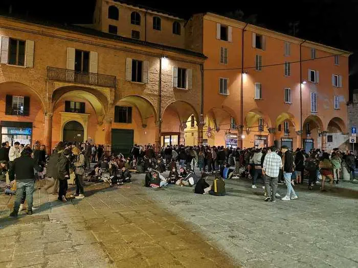 Allarme sicurezza, a Bologna è sempre peggio e i cittadini raccolgono le firme