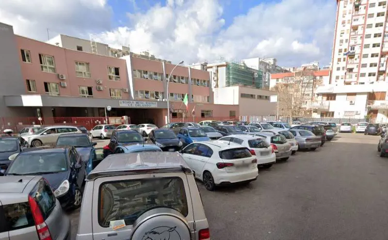 I messaggi e le angherie: così un 13enne si è tolto la vita a Palermo