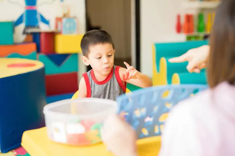 Autismo nei bambini, tra miti da sfatare e azioni preventive