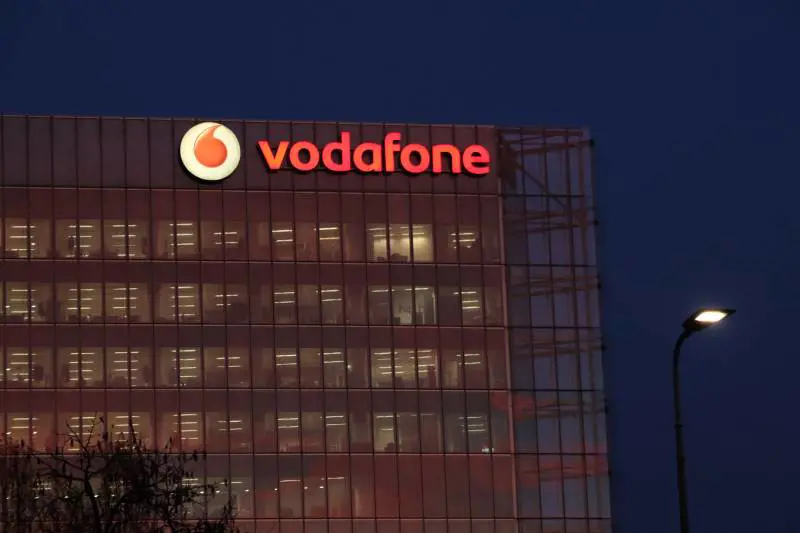 Vodafone, frenano i ricavi in Italia e Della Valle ora tratta a 360 gradi