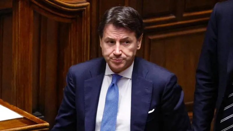 "Ottimo leader per il Pd...". La bordata di Casaleggio contro Conte