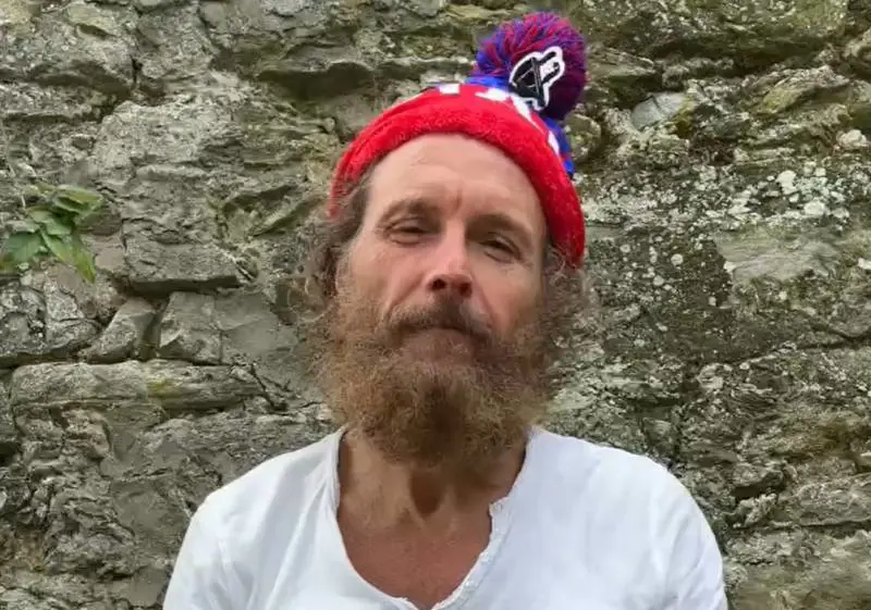 "Non so quanto ci vorrà per rimettermi in piedi". La triste confessione di Jovanotti