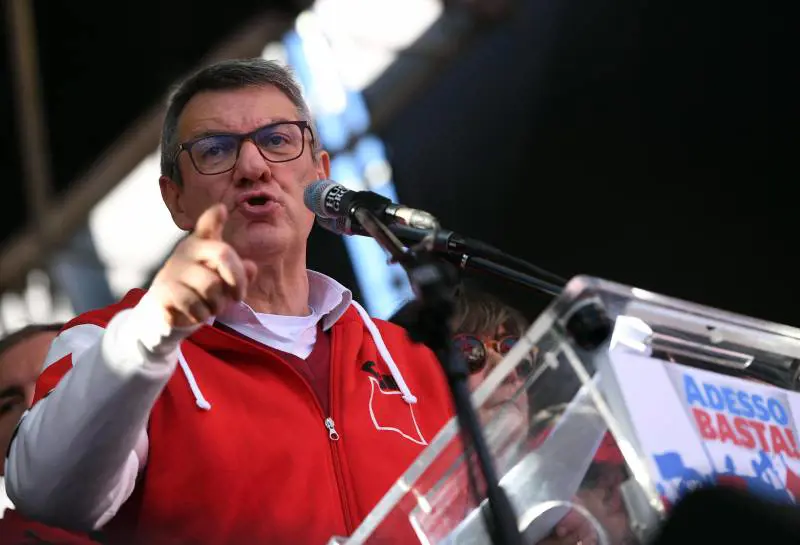 Il cinismo di Landini. Ha usato i lavoratori per incoronarsi capo della Resistenza