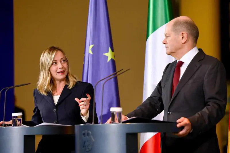 Patto, muro di Berlino Meloni a Scholz: ok a investimenti verdi o l'Italia non firmerà