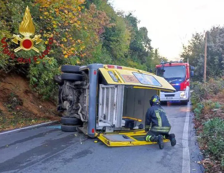 Scuolabus si ribalta a Rocca di Papa: illesi i bambini e l'autista
