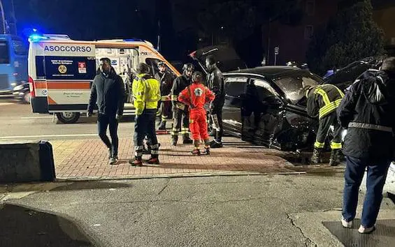 Il video dello schianto che ha distrutto l'auto di Balotelli. E lui rifiuta l'alcol test