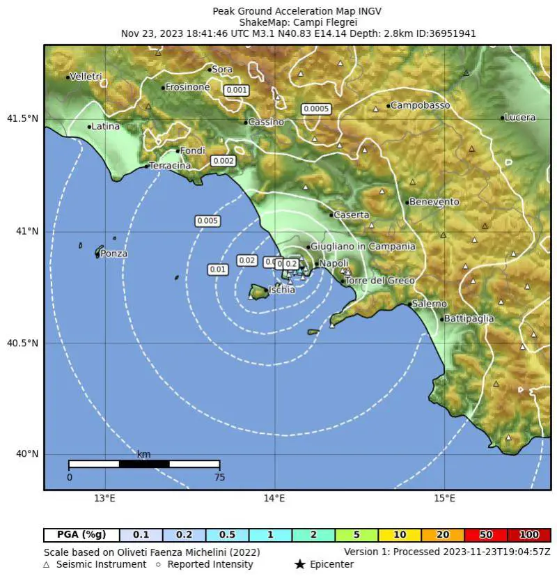Il boato poi la scossa di terremoto: cosa sta succedendo ai Campi Flegrei