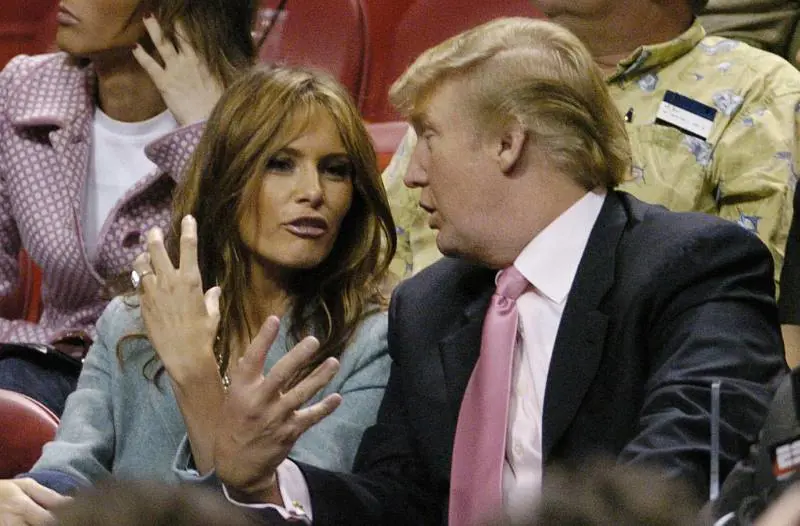 Donald Trump e Melania Knauss all’incontro dei Miami Heat Miami contro i Denver Nuggets (dicembre 2004) 