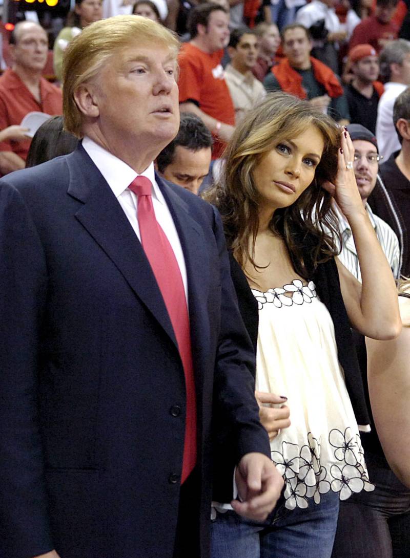 Donald Trump e Melania Trump incinta all’incontro dei Los Angeles Lakers (dicembre 2005)