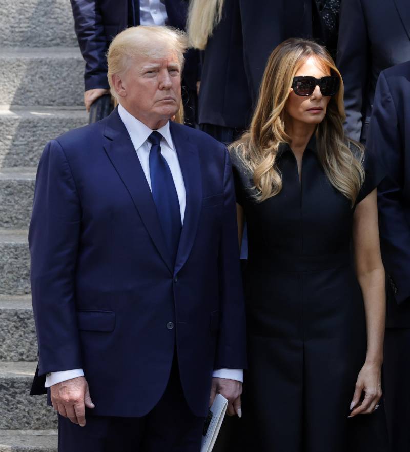  Il presidente Donald Trump e sua moglie Melania ai funerali di Ivana Trump alla Vincent Ferrer Roman Catholic Church di New York (luglio 2022)