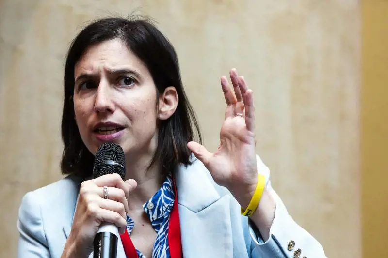 Asili, c'è un piano da 150mila posti. Elly e Azione attaccano a testa bassa