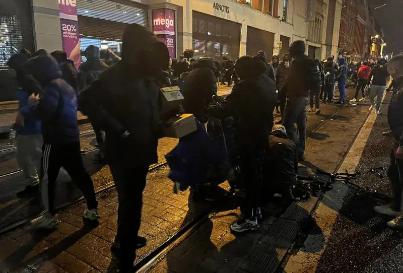 Alta tensione a Dublino. "Ci saranno nuovi scontri".  La polizia nella bufera