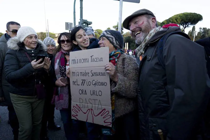Schlein al corteo, malumori dei suoi