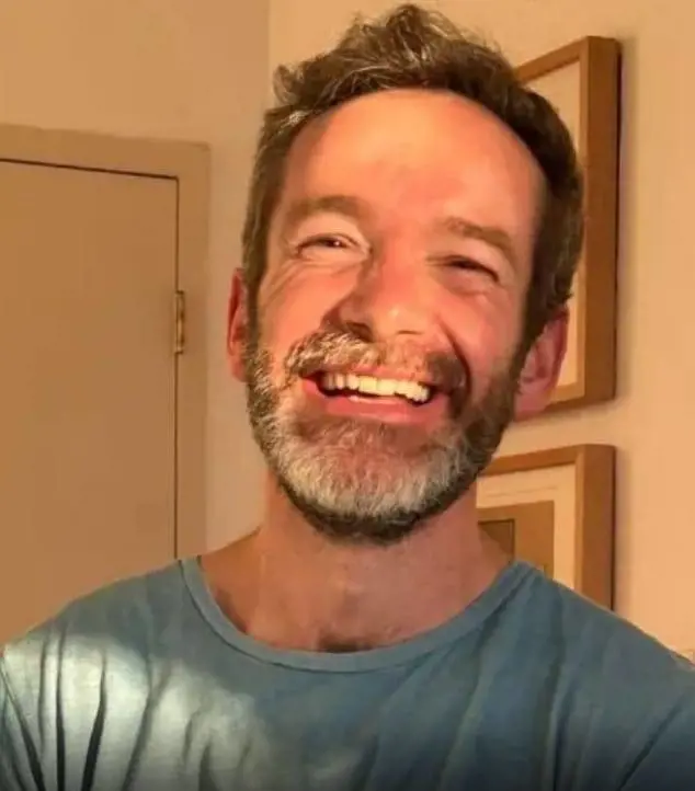 È morto il regista Ross McDonnell: il corpo senza testa e braccia in spiaggia