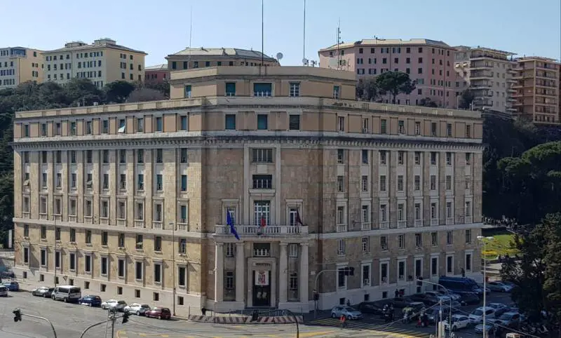 Incastrata dalla "trappola" della festa. Minorenne violentata dal branco