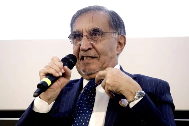 La "madre di tutte le riforme" al centro del confronto. La Russa: "Nessun testo passerà con i voti dell'opposizione"