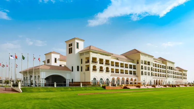 Il resort di lusso, i bilaterali e il discorso alla Cop28: il viaggio saltato del papa a Dubai