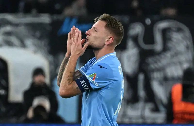 A Ciro vengono i 3 minuti. Lazio avanti, Sarri bocciato