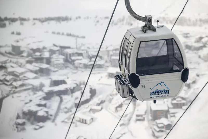 Cervinia, danneggiato il cavo di una seggiovia