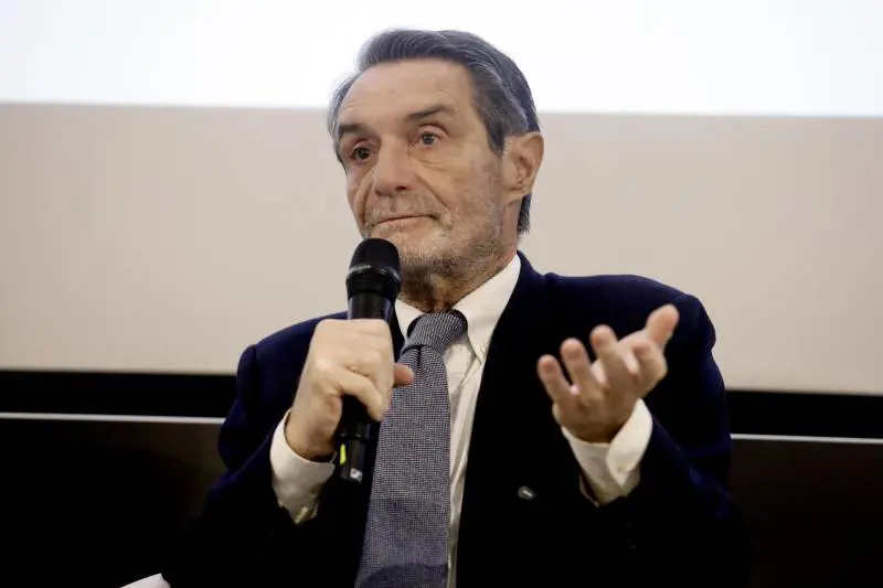 Fondi spostati da M4 a M5. Lite tra Fontana e Micheli