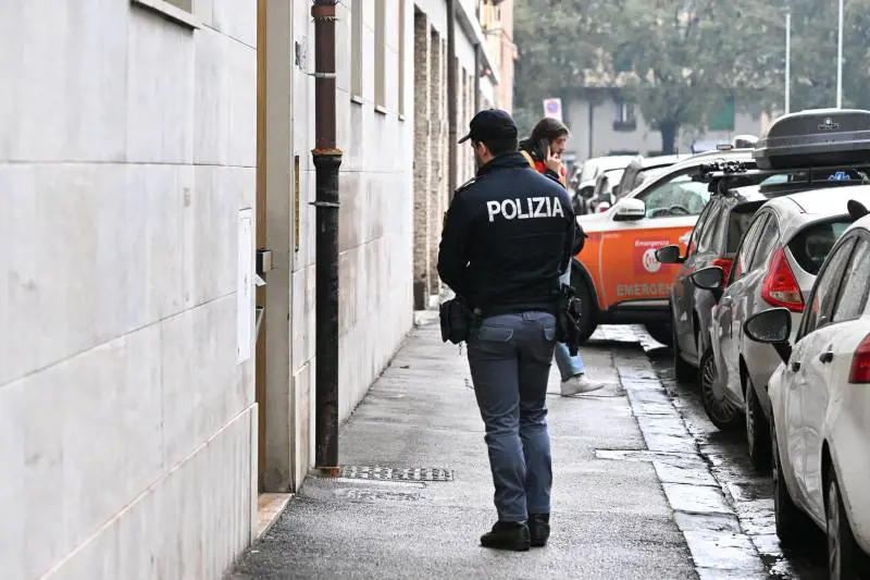 Venditore ambulante trovato morto in casa. Era legato con un sacchetto in testa