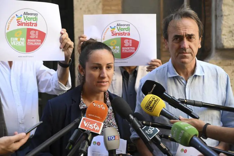 "Cosa ha fatto durante la mia maternità". Evi mette in imbarazzo Bonelli